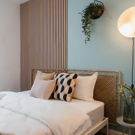 Black Habit Bed and Breakfast *