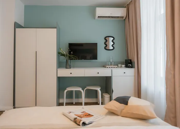 Black Habit Bed & Breakfast Bucarest